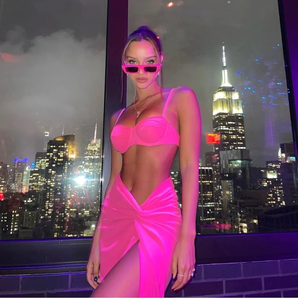 bananhot Dresses & Skirts - BANANHOT AGAM SKIRT PINK